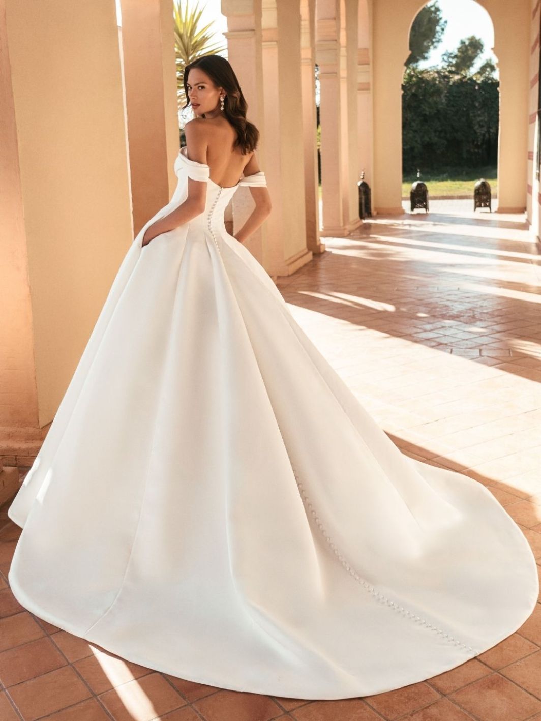 Blue by Enzoani Wedding Dress Ulienne