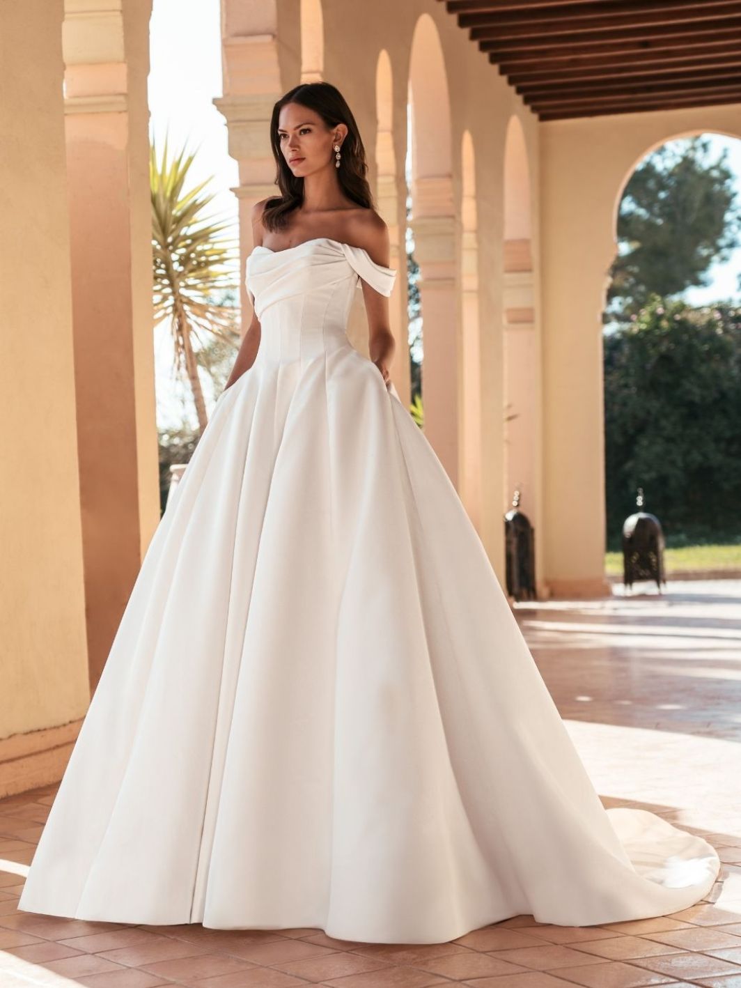 Blue by Enzoani Wedding Dress Ulienne