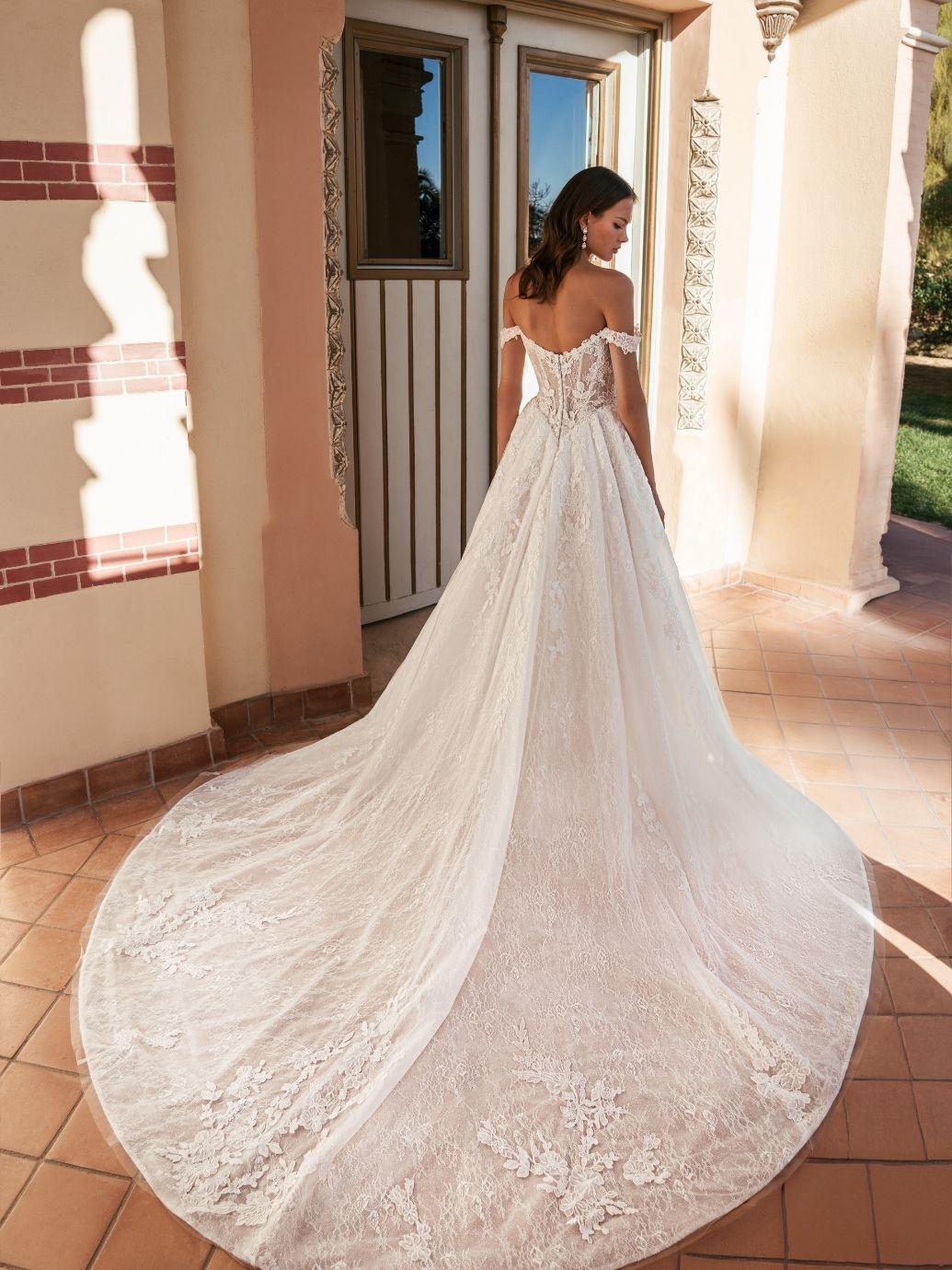 Blue by Enzoani Wedding Dress Uvena
